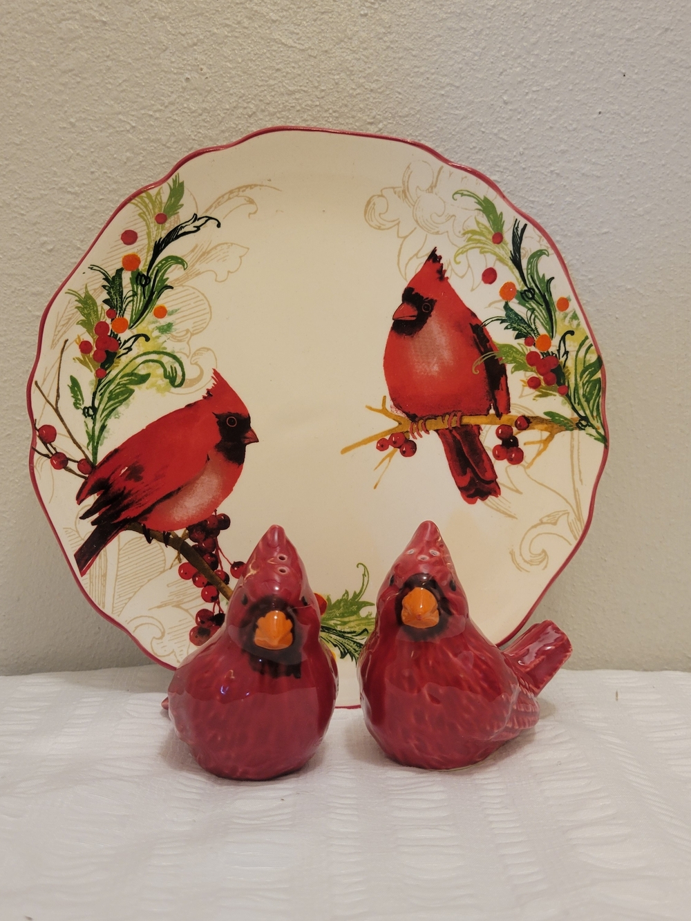Red Cardinal Decorative Plate and Figurines - Home Art.               55